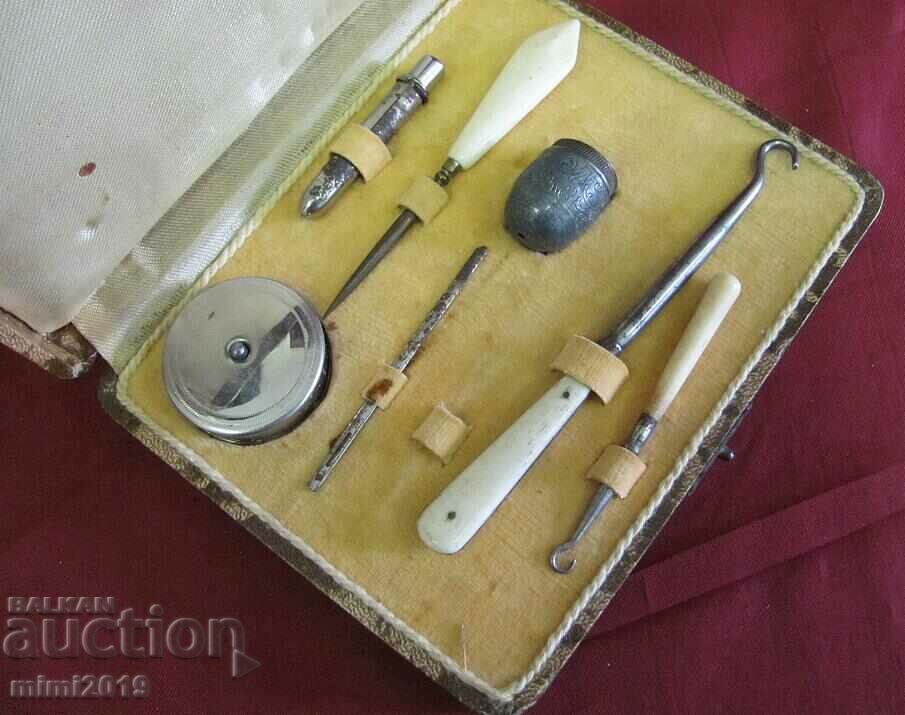 Delivery of 30's Old Lady's Toiletry Delivery of 30's Old Lady's Toiletry