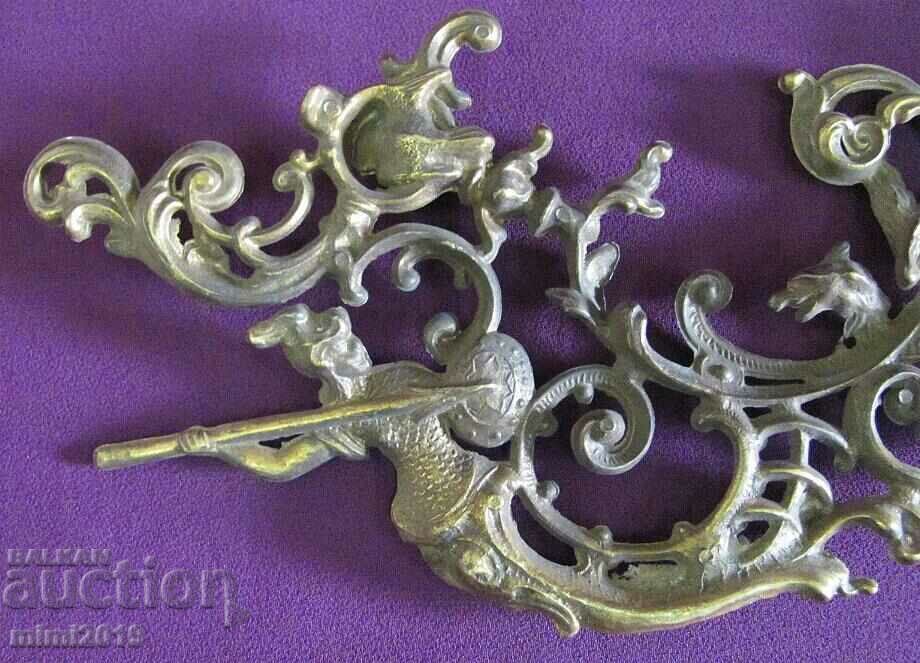 Πρωτότυπο μπρούτζινο επίχρυσο διάκοσμο μπαρόκ του 18ου αιώνα με τιμή 196.00 BGN | € 100.21 Πρωτότυπο μπρούτζινο επίχρυσο διάκοσμο μπαρόκ του 18ου αιώνα με τιμή 196.00 BGN | € 100.21