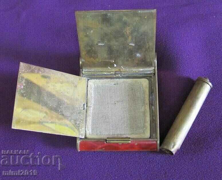 Delivery of Art Deco Stara Poudriera with Lipstick Delivery of Art Deco Stara Poudriera with Lipstick