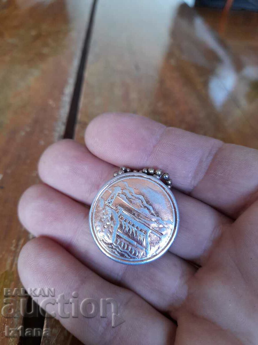 Auction An old key ring Auction An old key ring