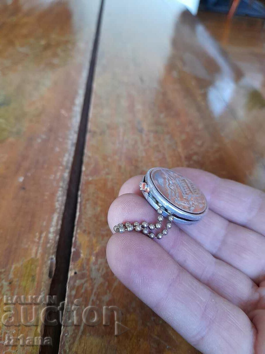 Delivery of An old key ring Delivery of An old key ring