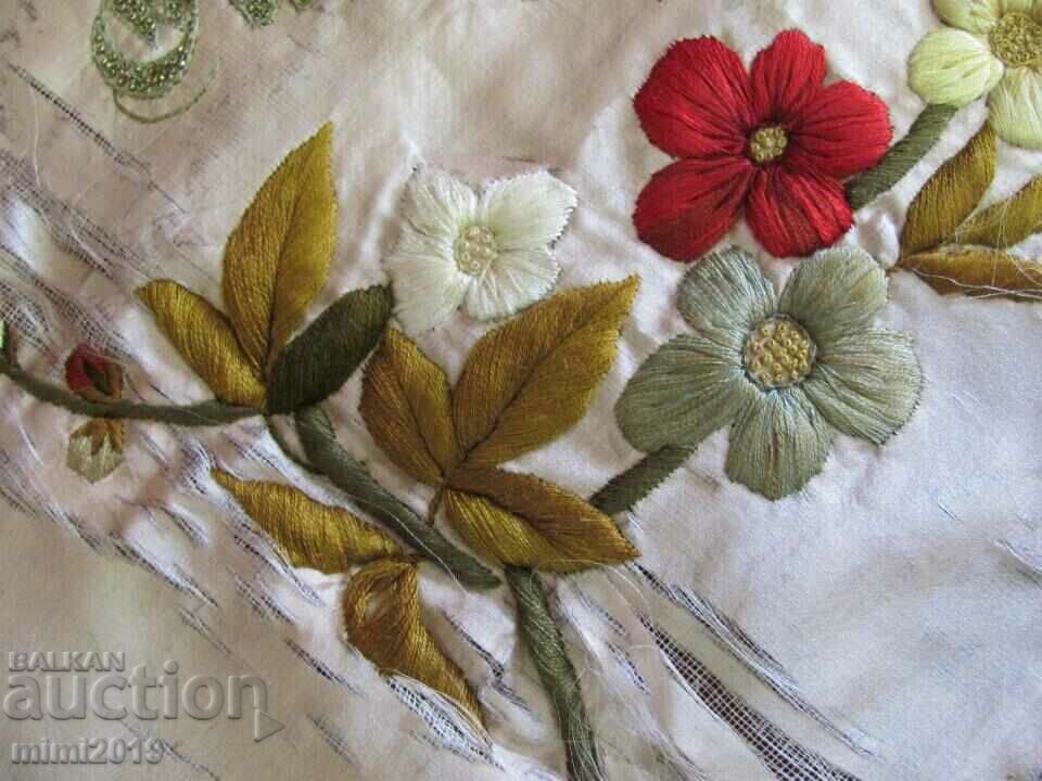 Delivery of 20's Hand Embroidery on Silk for Pillowcase Delivery of 20's Hand Embroidery on Silk for Pillowcase