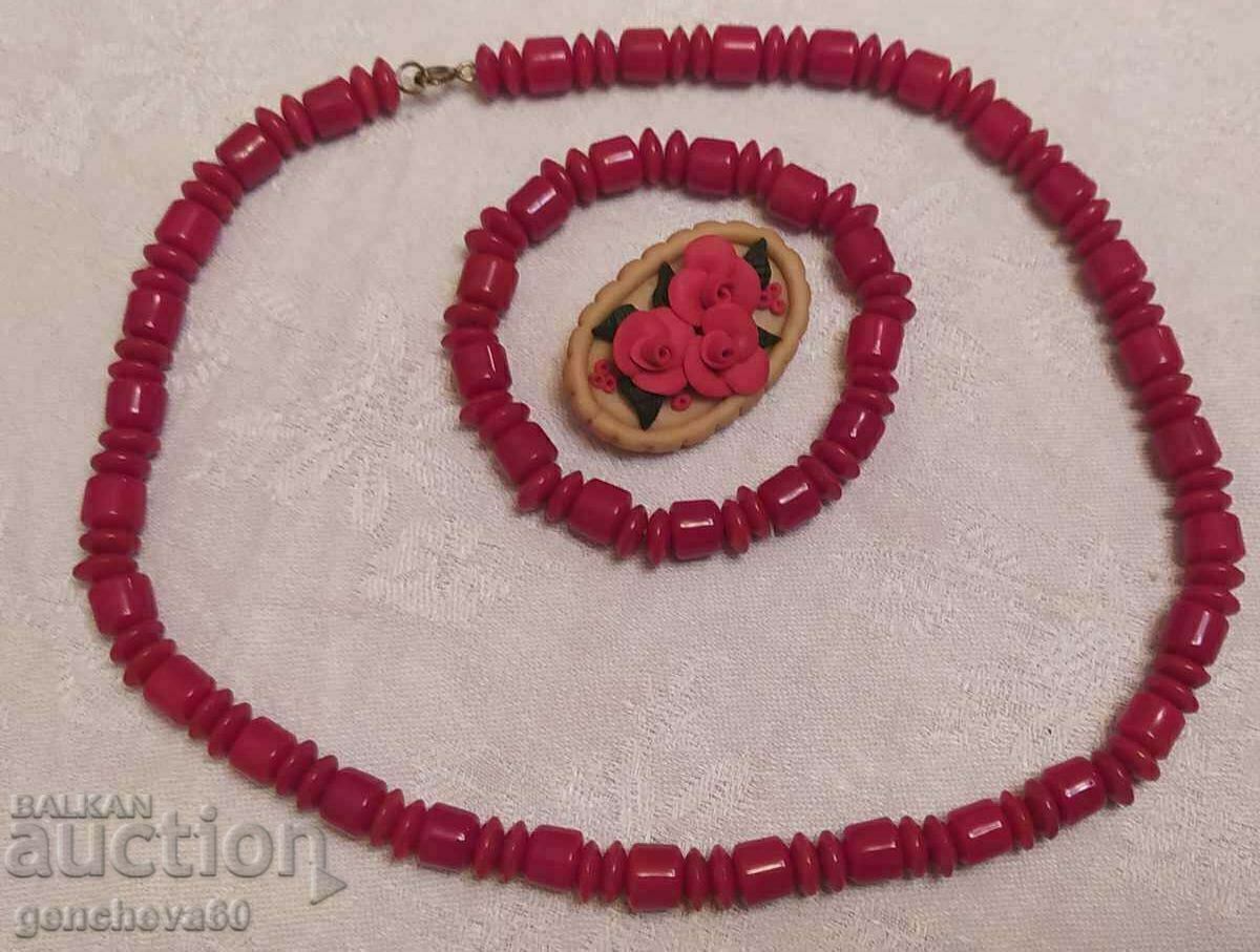 Vintage κολιέ και βραχιόλι από κόκκινο κοράλλι με τιμή 120.00 BGN | € 61.36 Vintage κολιέ και βραχιόλι από κόκκινο κοράλλι με τιμή 120.00 BGN | € 61.36