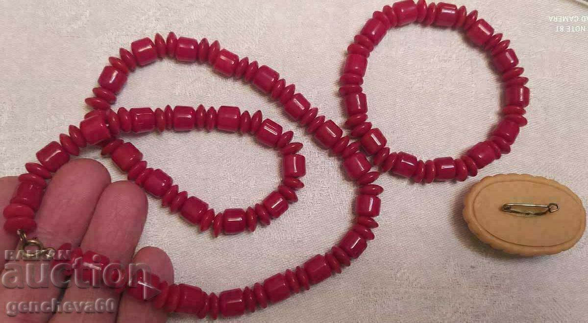 Παράδοση Vintage κολιέ και βραχιόλι από κόκκινο κοράλλι Παράδοση Vintage κολιέ και βραχιόλι από κόκκινο κοράλλι