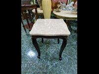 Υπέροχο αντικέ γερμανικό μασίφ ξύλινο βοηθητικό τραπέζι με μάρμαρο σελ