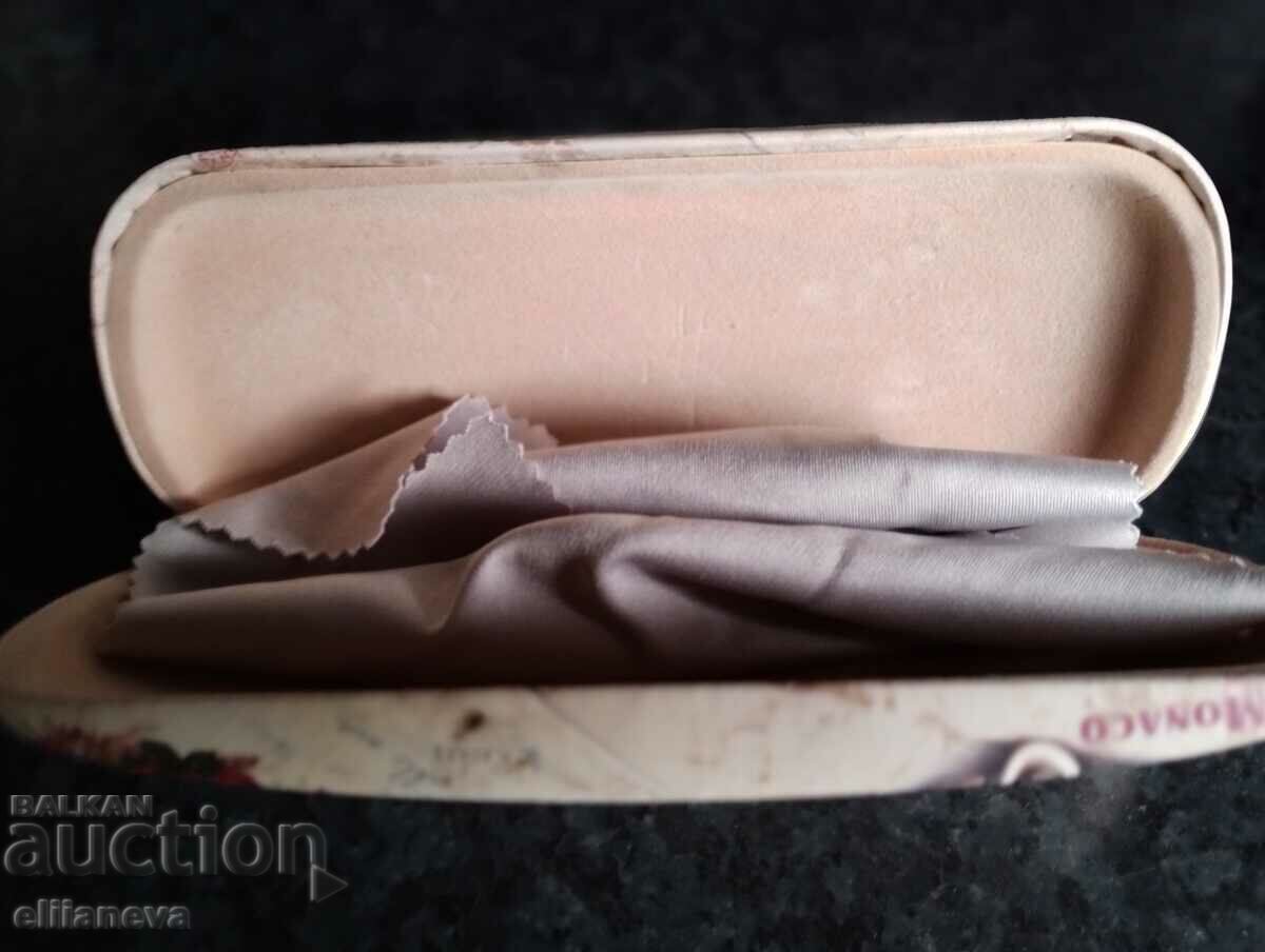 Retro glasses case with price 5.00 BGN | € 2.56 Retro glasses case with price 5.00 BGN | € 2.56