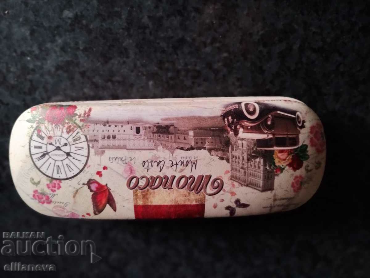 Auction Retro glasses case Auction Retro glasses case