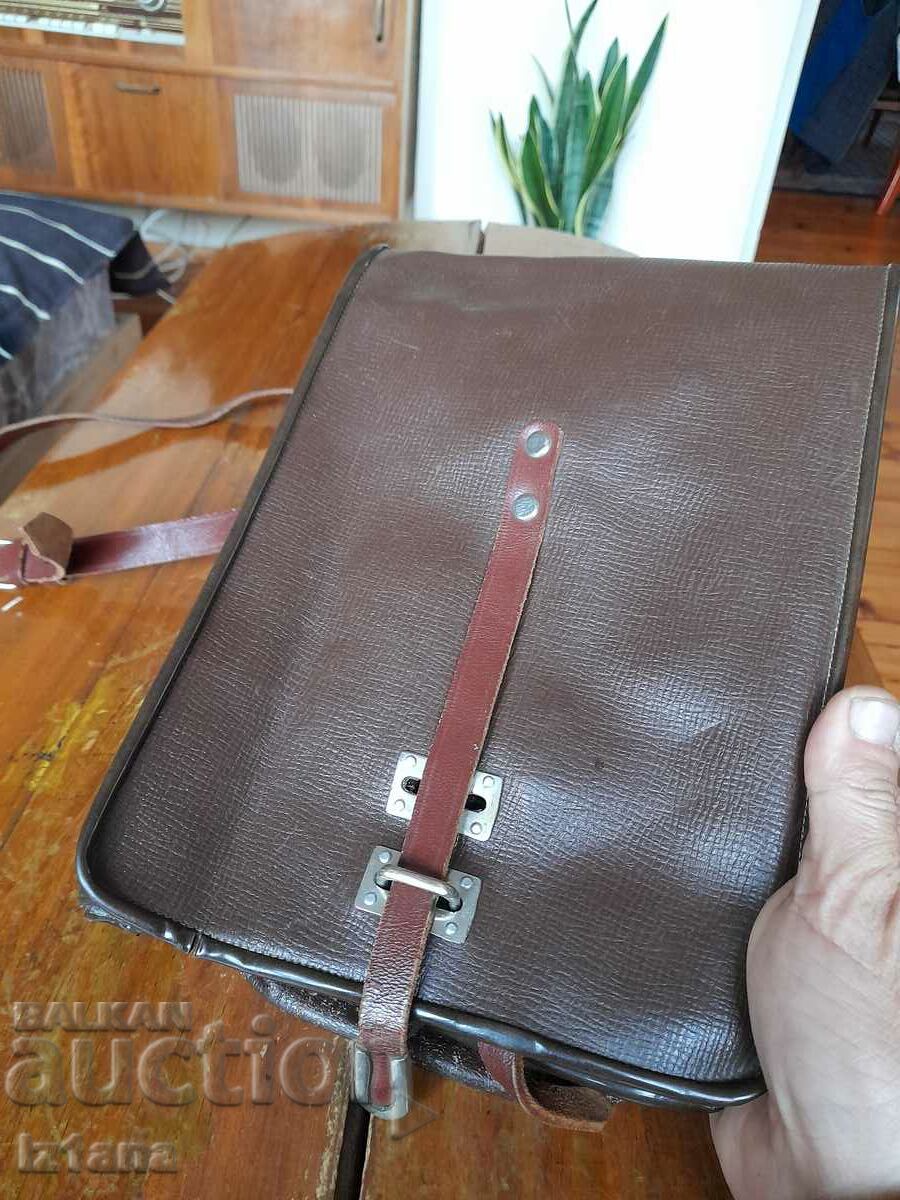 Παλιά τσάντα διοικητή, αξιωματικού με τιμή 75.00 BGN | € 38.35 Παλιά τσάντα διοικητή, αξιωματικού με τιμή 75.00 BGN | € 38.35