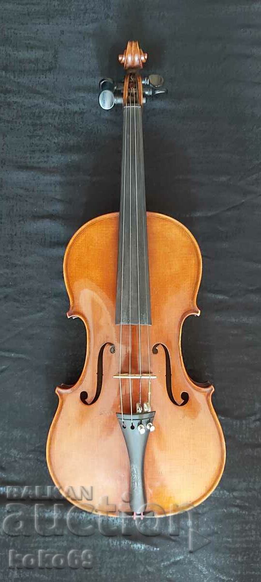 Un maestru de vioară Zimmerman de la începutul secolului XX.