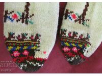 Ciorapi costumati tricotati manual din secolul al XIX-lea
