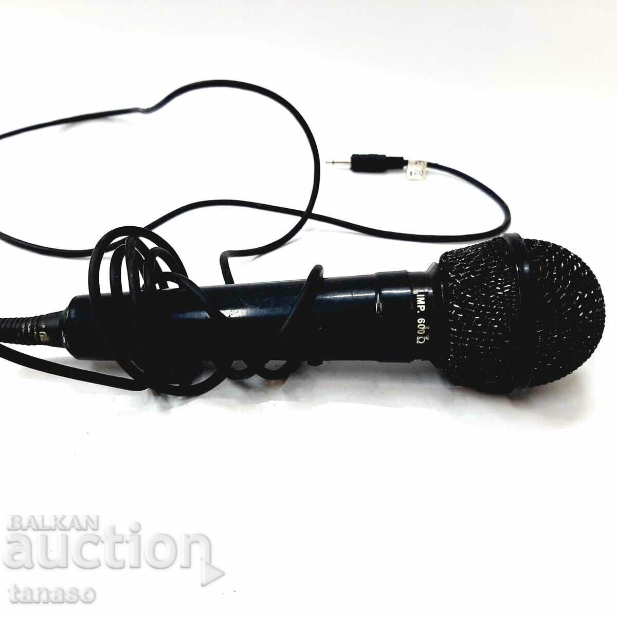 Auction  Dynamic vocal microphone(1.5)