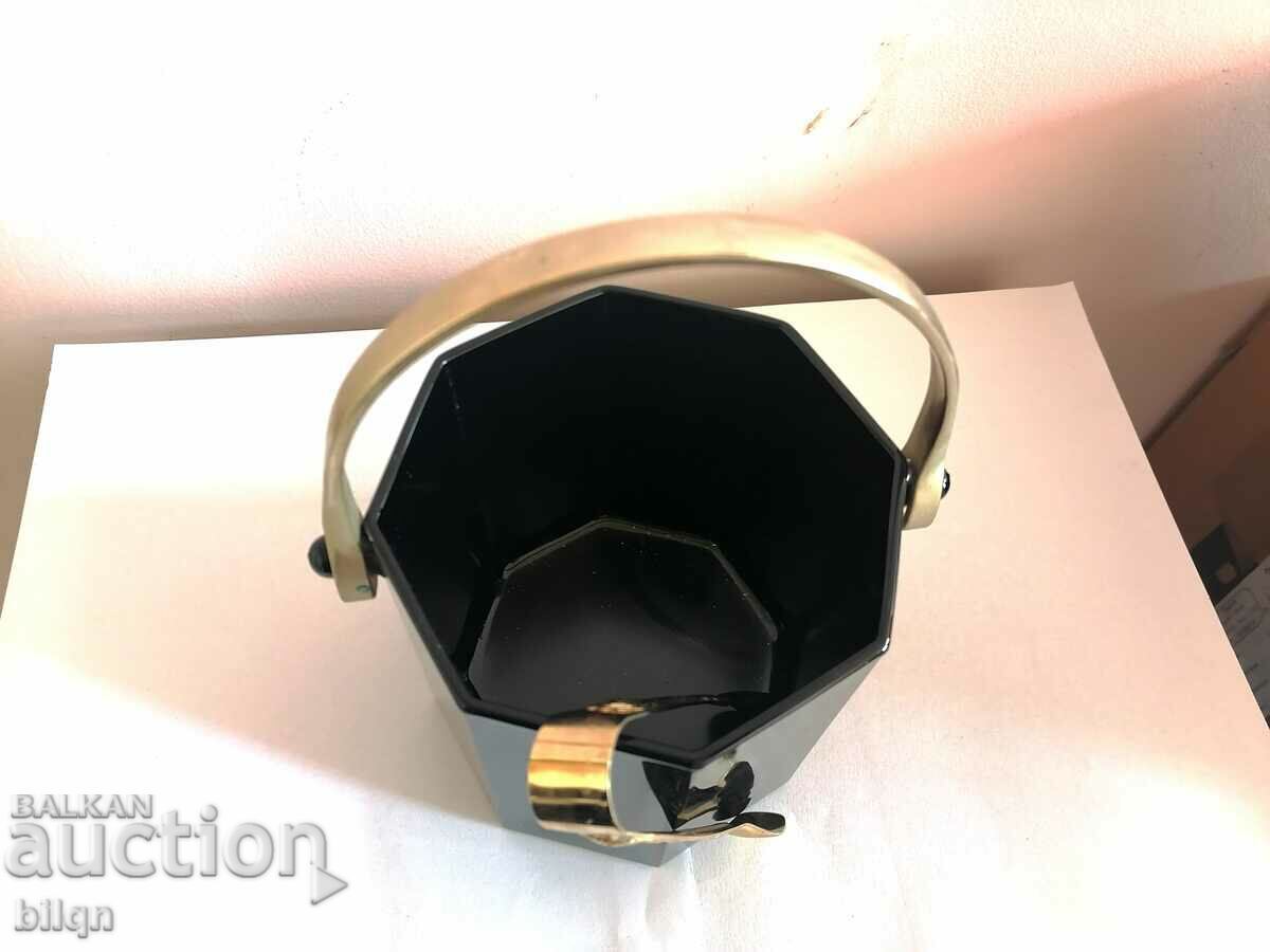 Υπέροχο γαλλικό παγωτό με τιμή 33.32 BGN | € 17.04