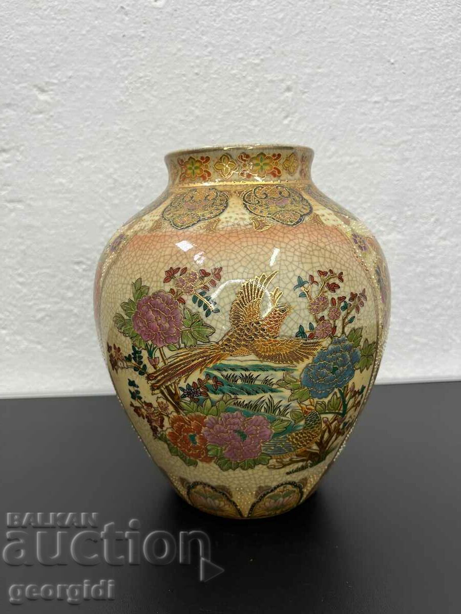 Asian porcelain vase / urn - Inter Goods. #5208