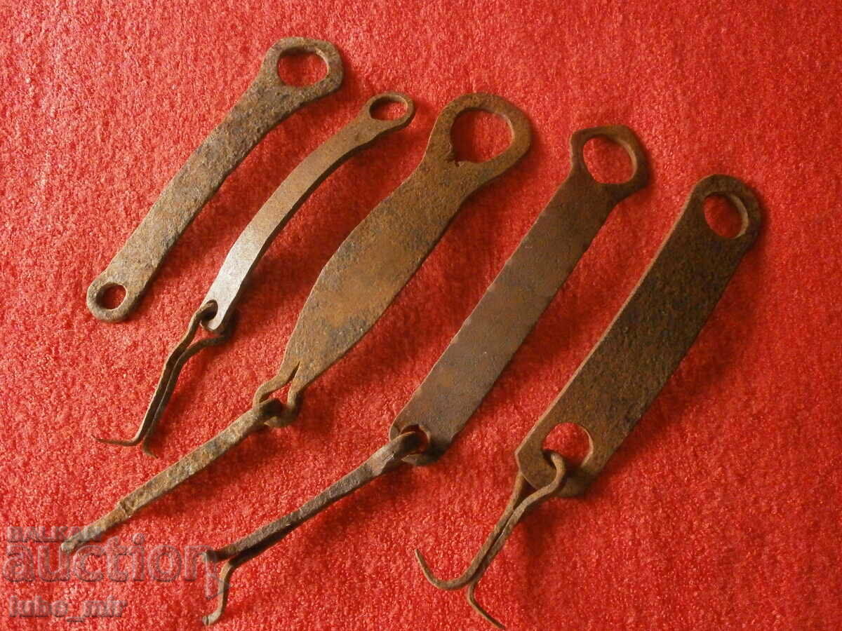 LOT OF OLD FORGED MANDALA - LATCHES