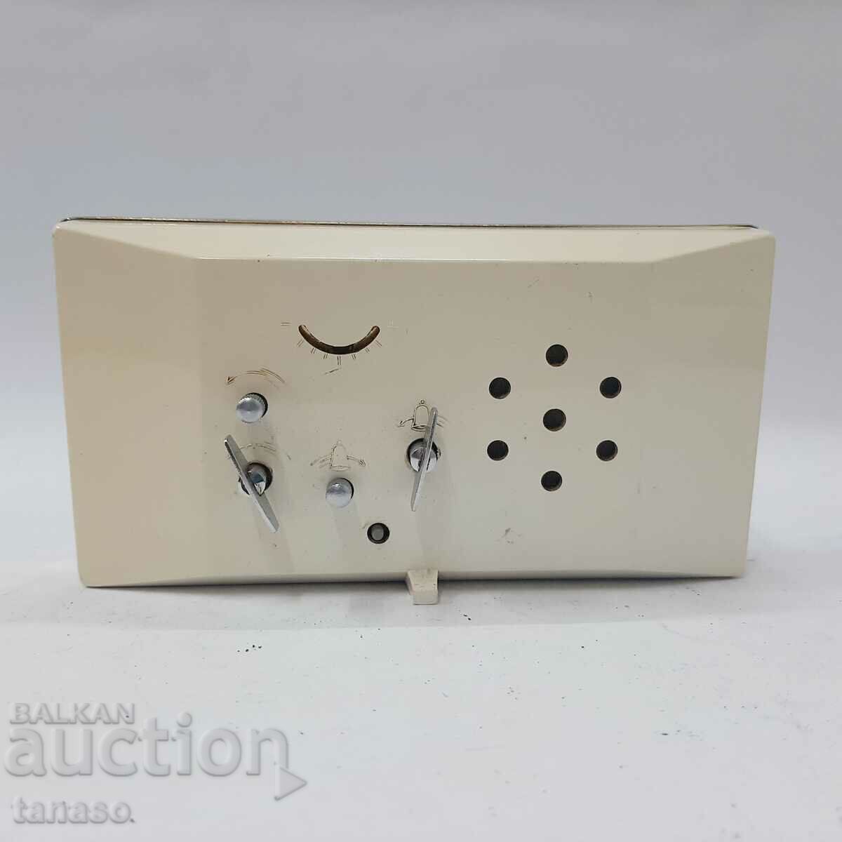 Auction Old Chinese alarm clock with thermometer(1.5) Auction Old Chinese alarm clock with thermometer(1.5)