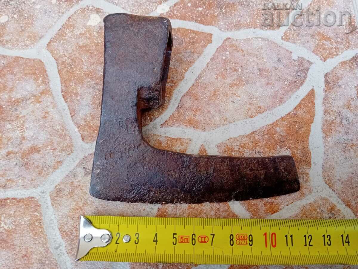 Delivery of Old small axe, axe, saber blade wrought iron Delivery of Old small axe, axe, saber blade wrought iron