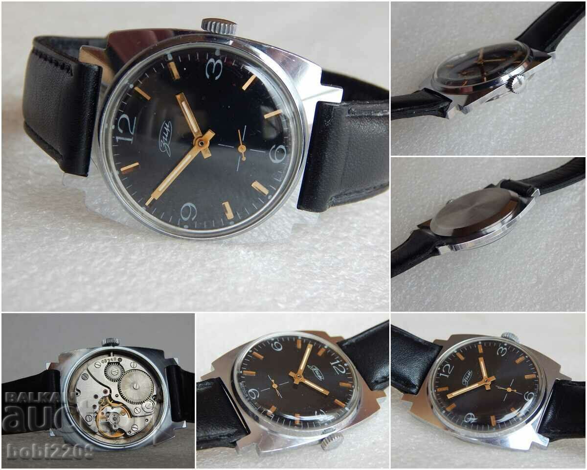 Перфектен ЗИМ часовник USSR черен циферблат отлично работещ