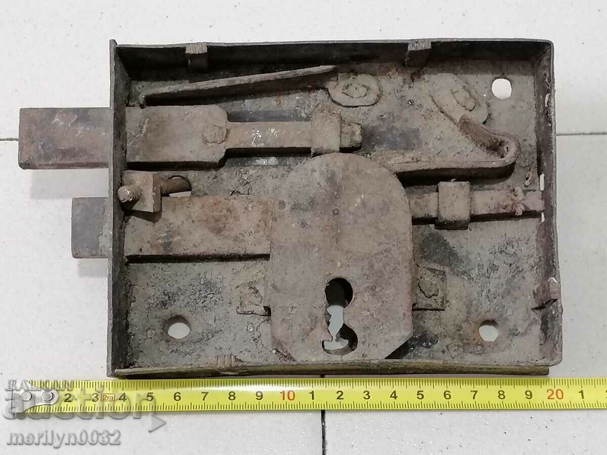 Delivery of Old hand forged lock primitive latch 19th century Delivery of Old hand forged lock primitive latch 19th century
