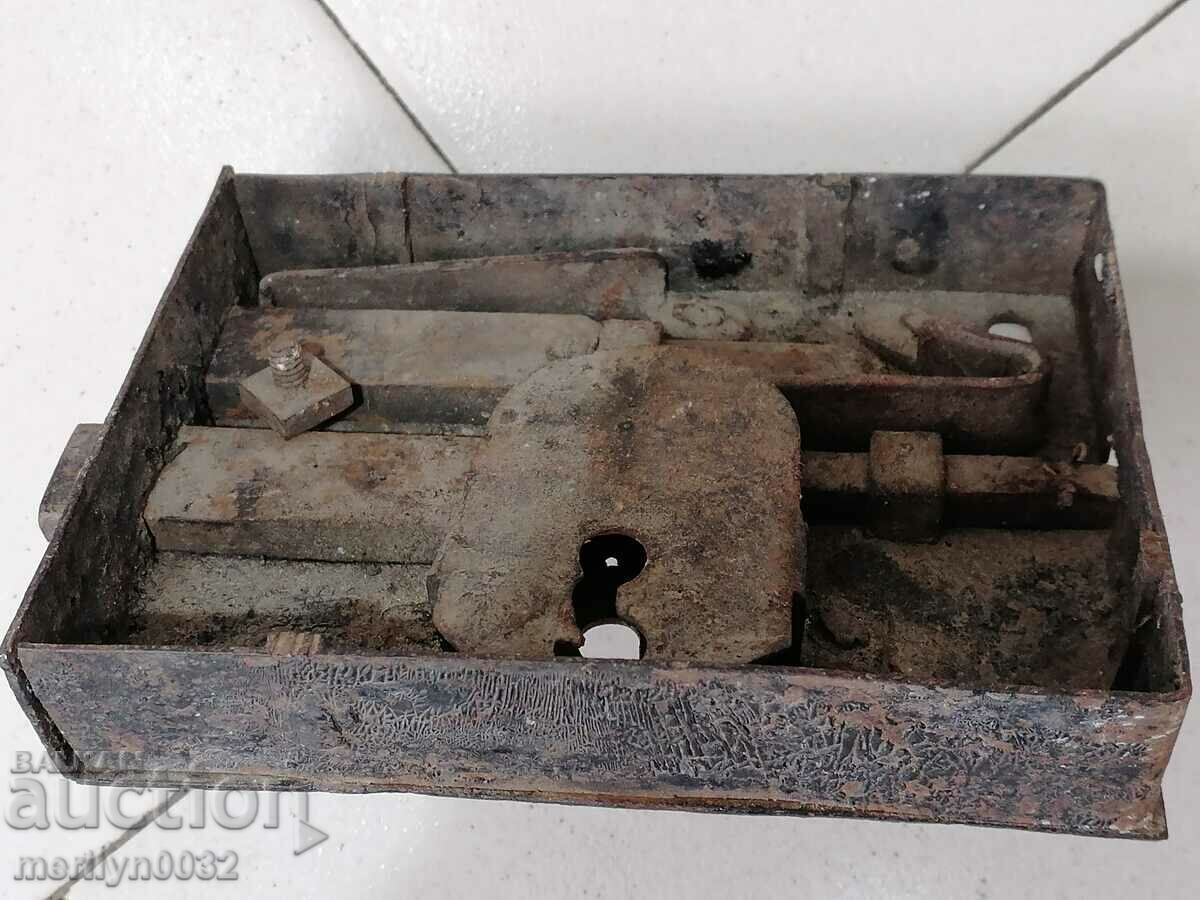 Old hand forged lock primitive latch 19th century - 6 Old hand forged lock primitive latch 19th century - 6