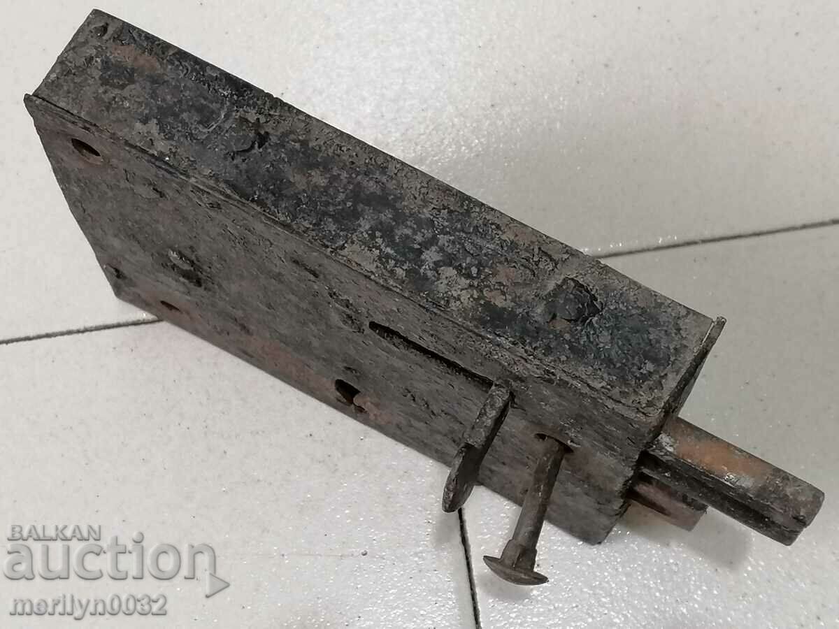 Old hand forged lock primitive latch 19th century - 7 Old hand forged lock primitive latch 19th century - 7