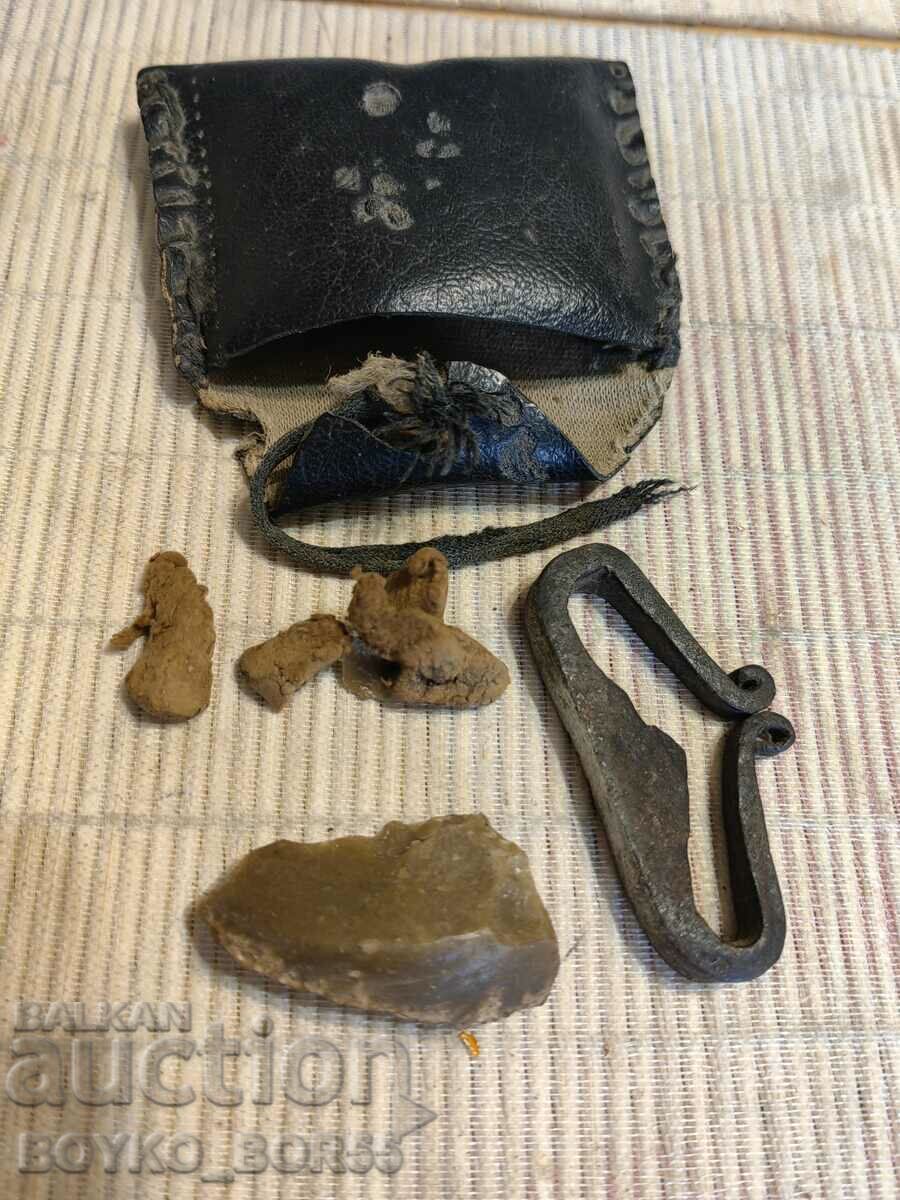 Set of Old Flint, Flint and Powder from Vreme Ono