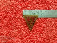Veche insignă metalică emailată BUCHENWALD -DORA 1945-1965