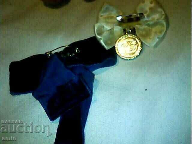 Delivery of Lot of 10 used brooches Delivery of Lot of 10 used brooches