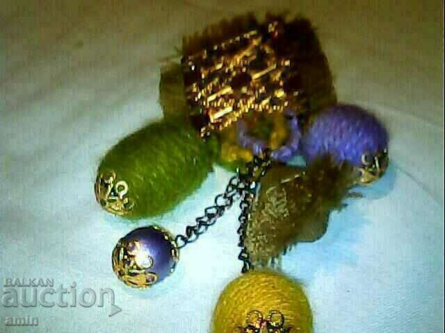 Lot of 10 used brooches - 5 Lot of 10 used brooches - 5