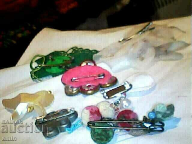 Lot of 10 used brooches - 7 Lot of 10 used brooches - 7