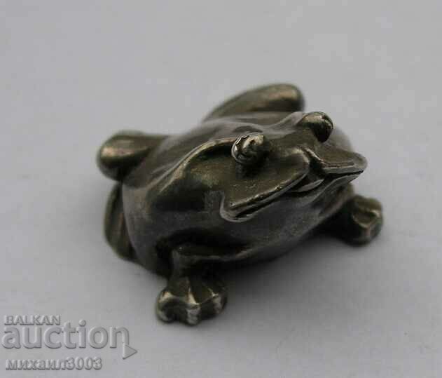 Delivery of DESIGNER SILVER FIGURINE OF A FROG
