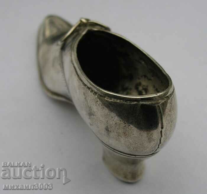 Auction DESIGNER CRAFT OF SILVER SHOE FIGURINE Auction DESIGNER CRAFT OF SILVER SHOE FIGURINE