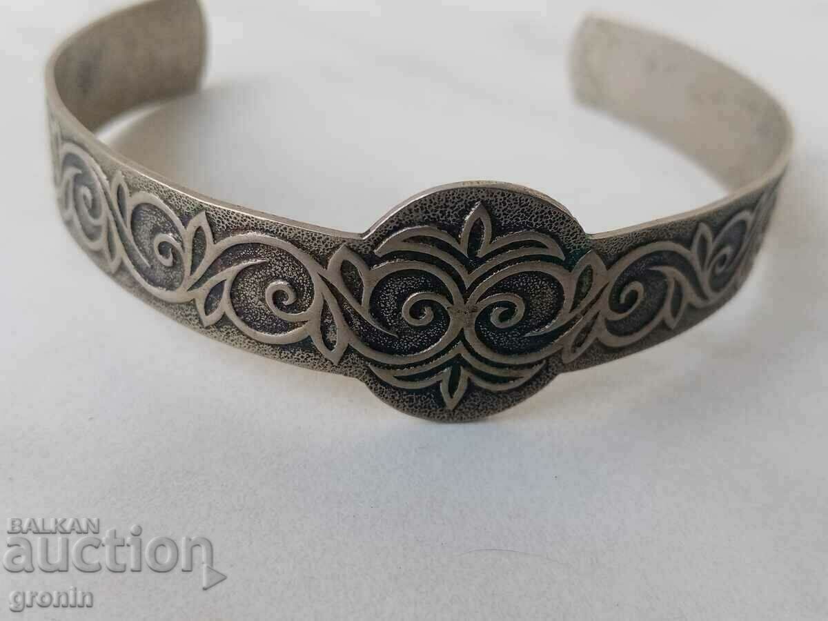 Old ethnic bracelet, adjustable, with price 25.00 BGN | € 12.78 Old ethnic bracelet, adjustable, with price 25.00 BGN | € 12.78