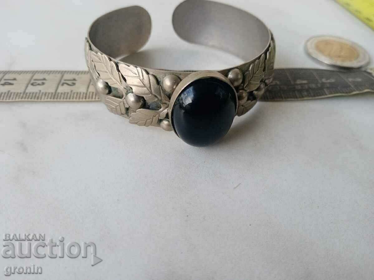 Ethnic ρυθμιζόμενο βραχιόλι, φλοράλ μοτίβα με τιμή 38.00 BGN | € 19.43 Ethnic ρυθμιζόμενο βραχιόλι, φλοράλ μοτίβα με τιμή 38.00 BGN | € 19.43