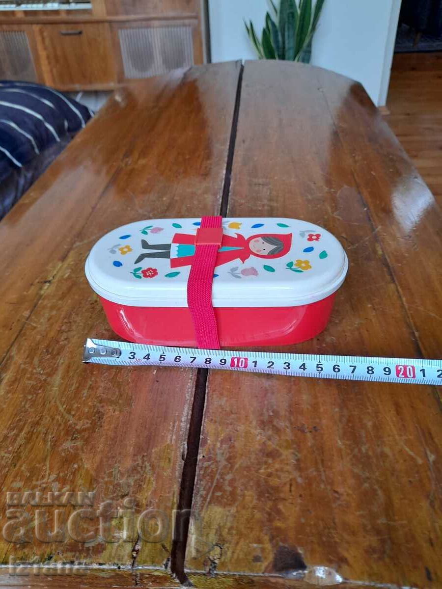 Cutie cu alimente pentru copii vechi cu preț 32.00 BGN | € 16.36 Cutie cu alimente pentru copii vechi cu preț 32.00 BGN | € 16.36