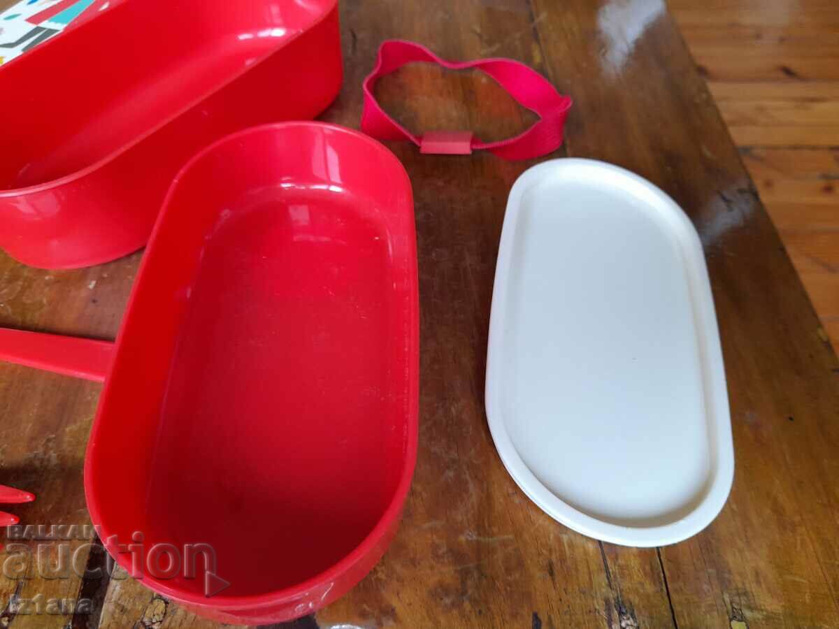 Licitație Cutie cu alimente pentru copii vechi Licitație Cutie cu alimente pentru copii vechi