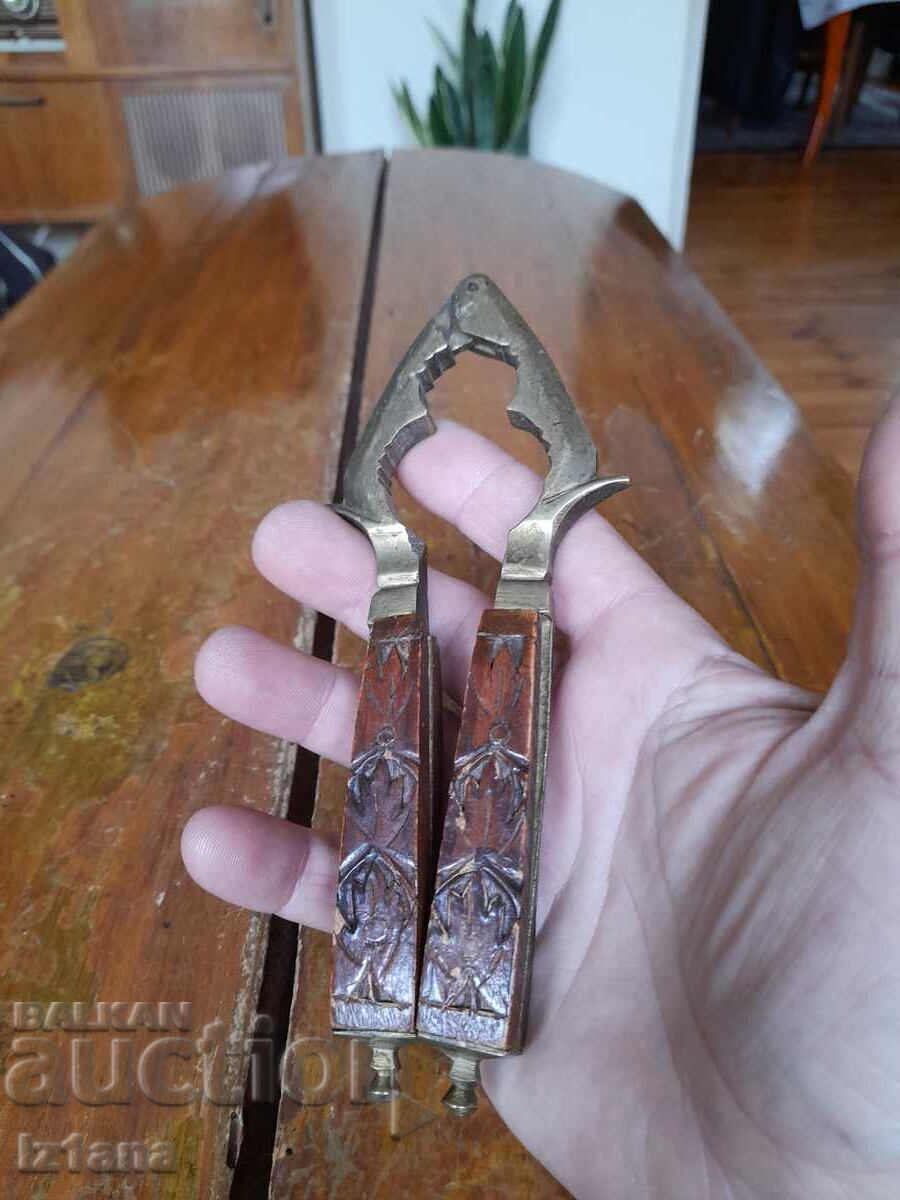 Old nutcracker with price 32.00 BGN | € 16.36 Old nutcracker with price 32.00 BGN | € 16.36