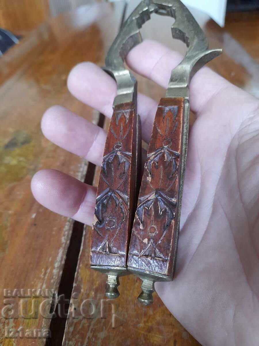 Delivery of Old nutcracker Delivery of Old nutcracker