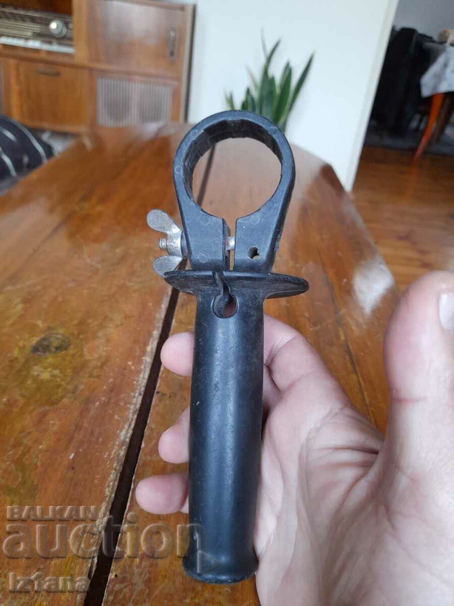 Old drill handle with price 8.00 BGN | € 4.09 Old drill handle with price 8.00 BGN | € 4.09