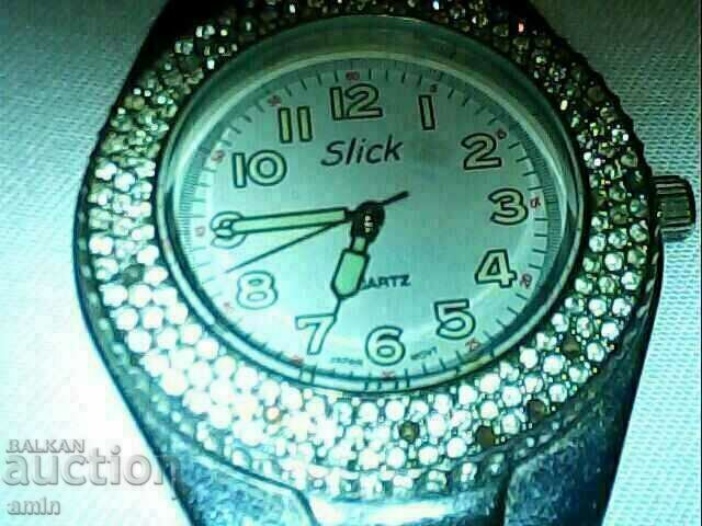 όμορφο γυναικείο ανδρικό 4θέσιο λειτουργεί τέλεια με τιμή 20.00 BGN | € 10.23