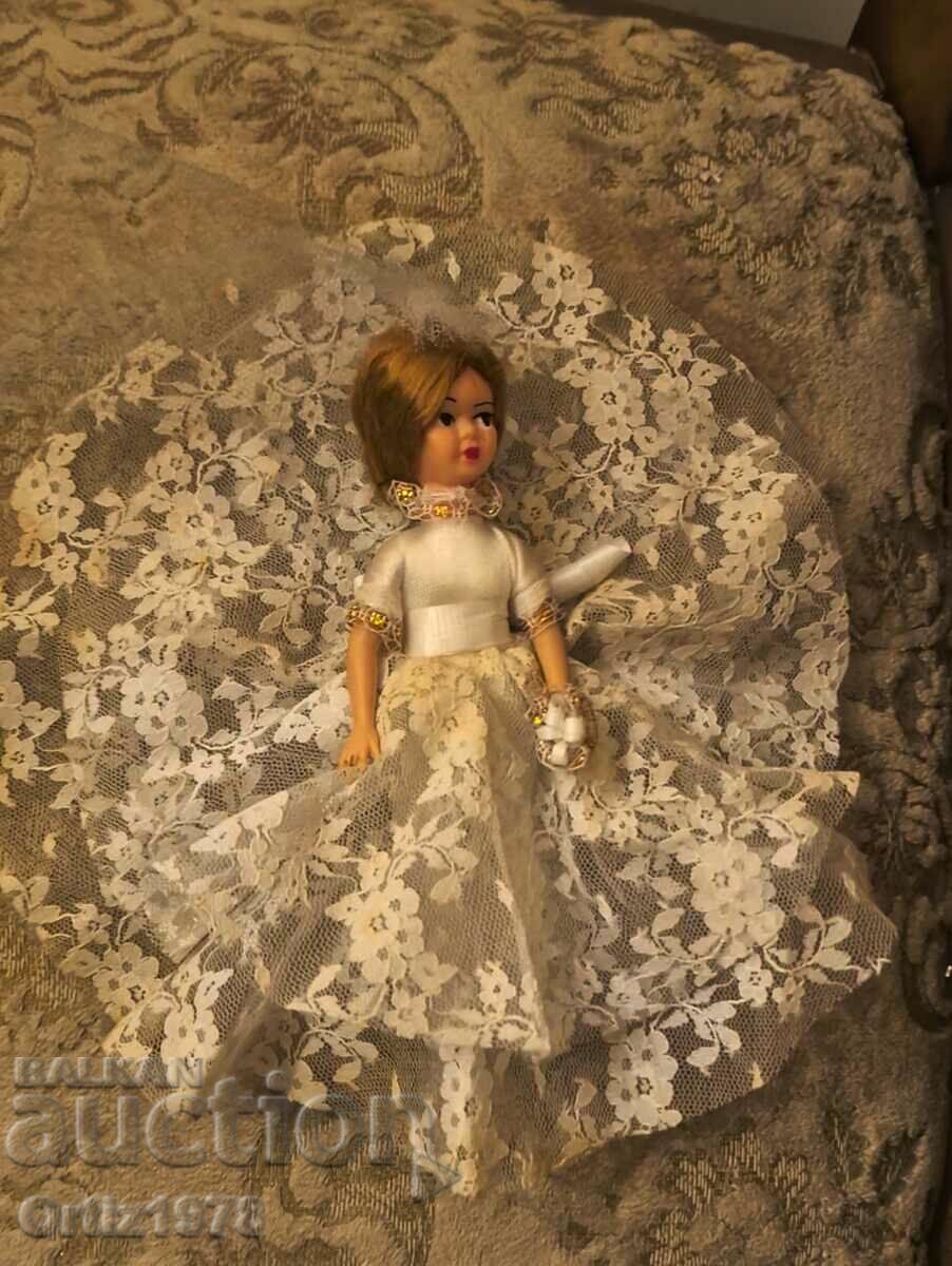 Old collectible cake bride doll.