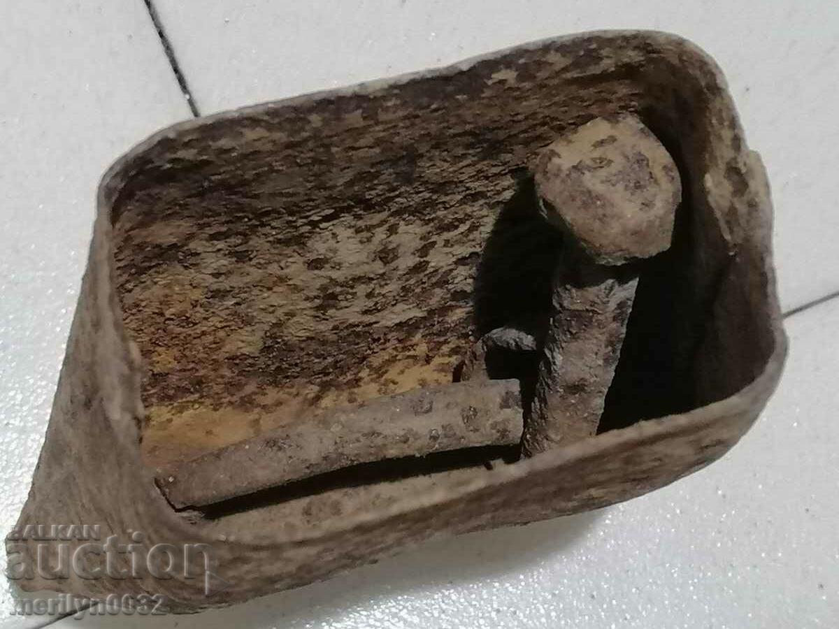 Auction Old clapper, chan, tumbler bell Auction Old clapper, chan, tumbler bell