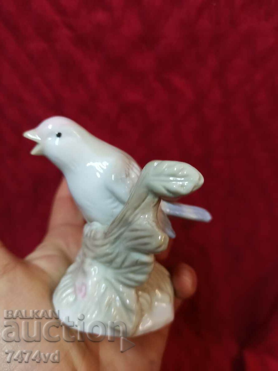 Auction Porcelain sculpture of a bird in a beautiful form Auction Porcelain sculpture of a bird in a beautiful form