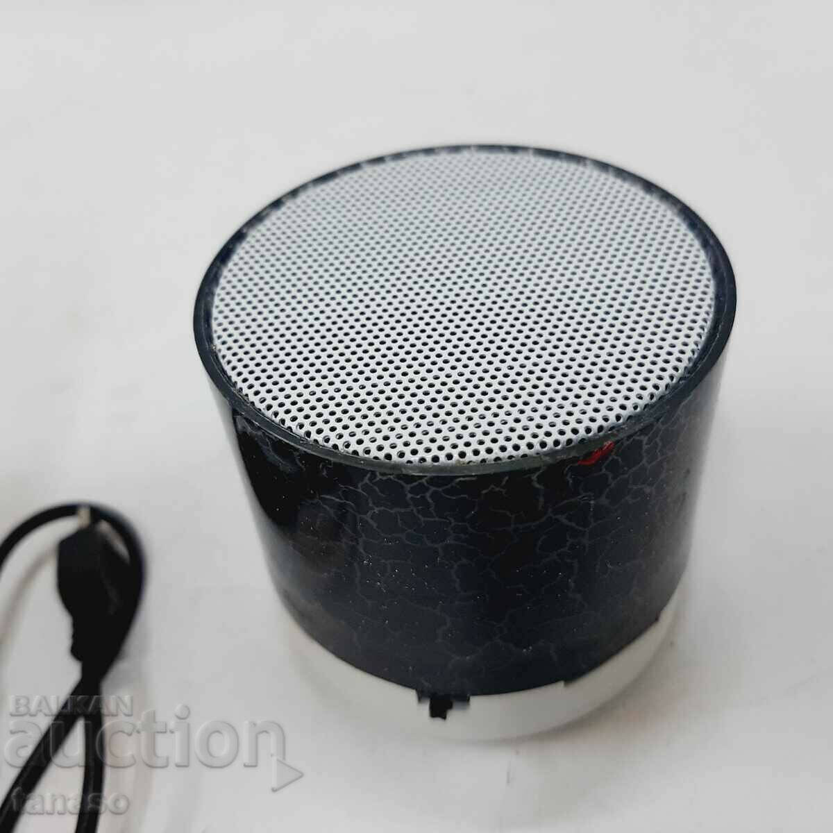 Аукцион Малка преносима bluetooth тонколонка(8.1)