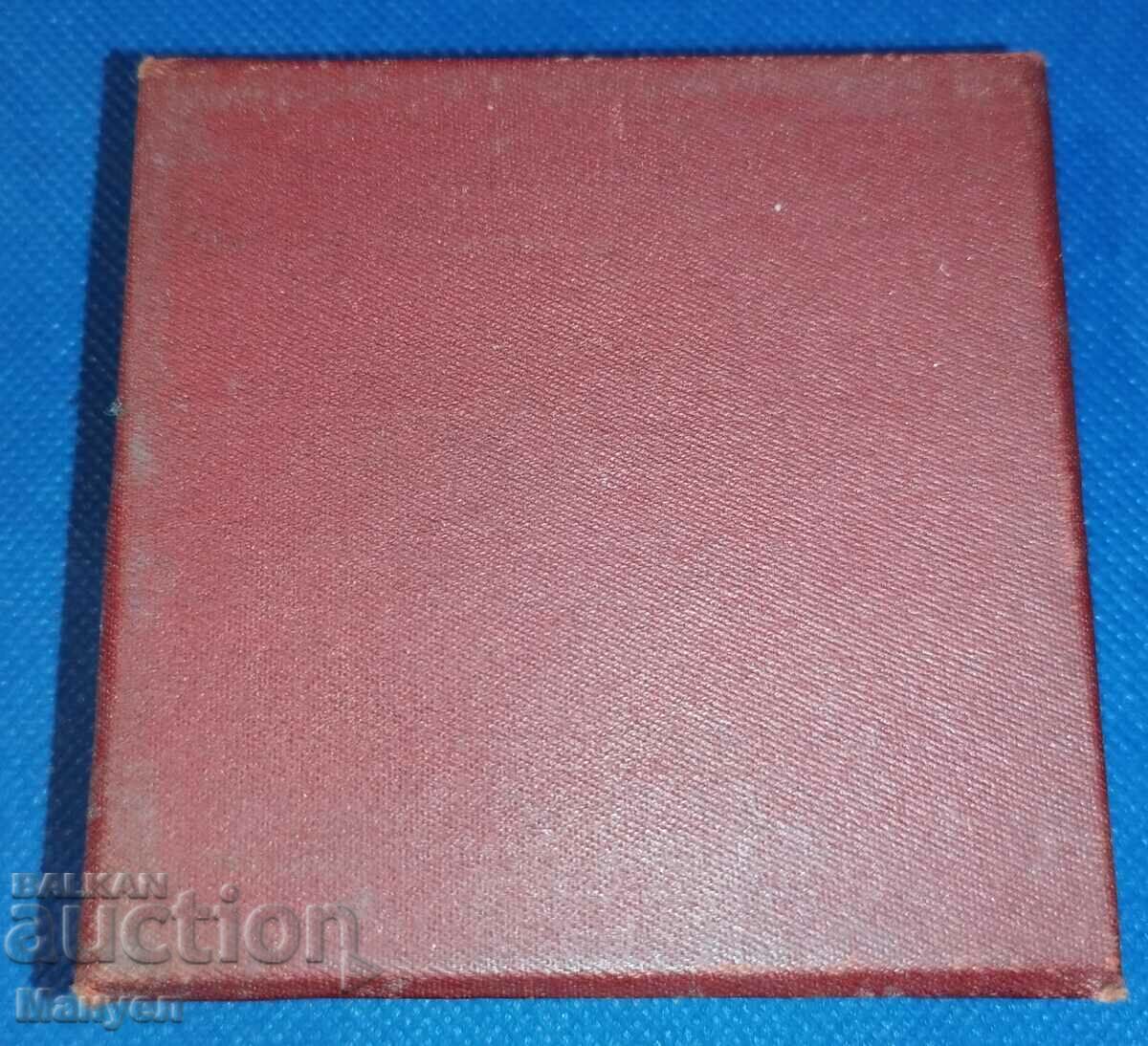 Delivery of A rare church plaque with its box. Delivery of A rare church plaque with its box.