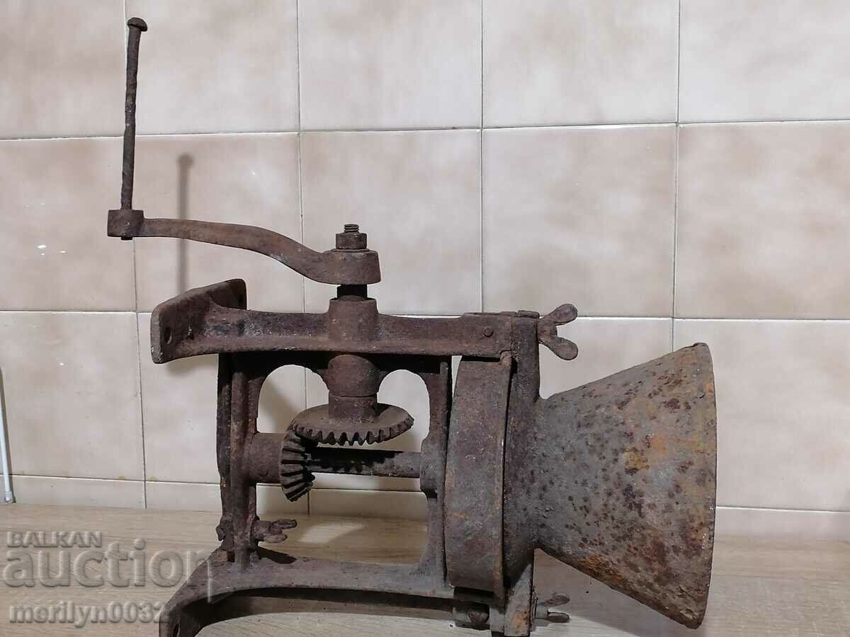 Delivery of Old professional coffee pepper spice grinder Delivery of Old professional coffee pepper spice grinder