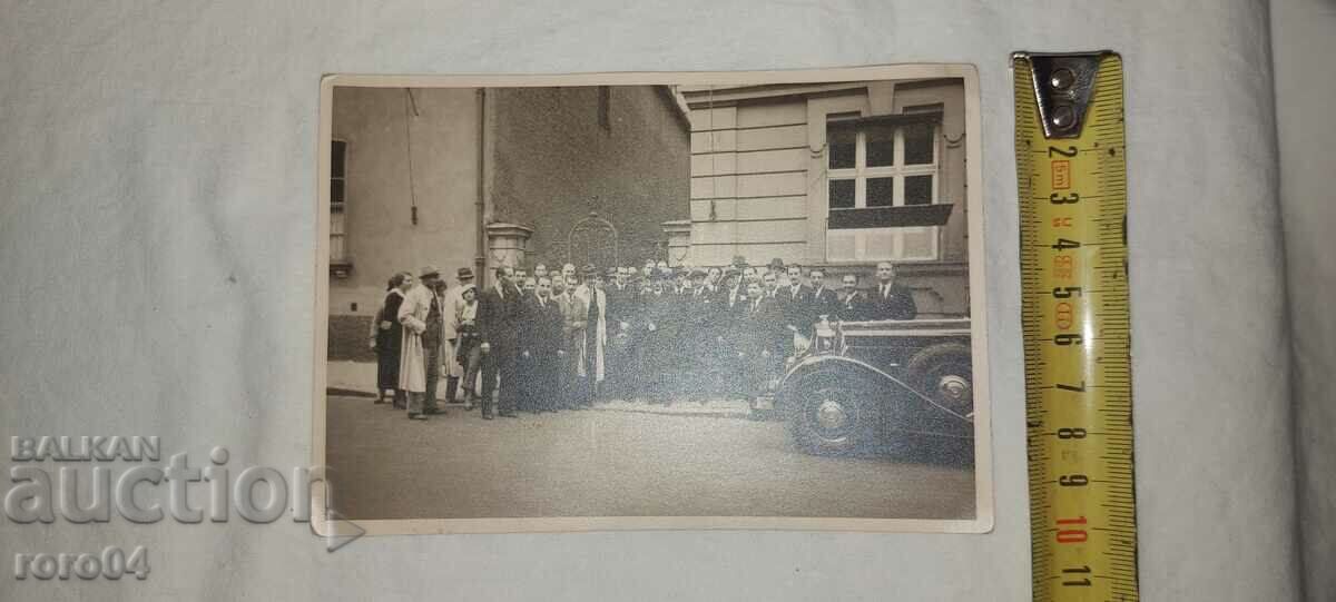 Delivery of RETRO CARS - PEOPLE - MUNICH Delivery of RETRO CARS - PEOPLE - MUNICH