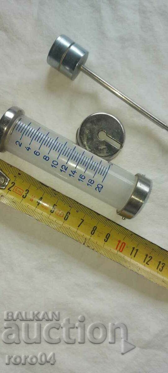 SYRINGE - 200 c. with price € 10.99 | 21.49 BGN