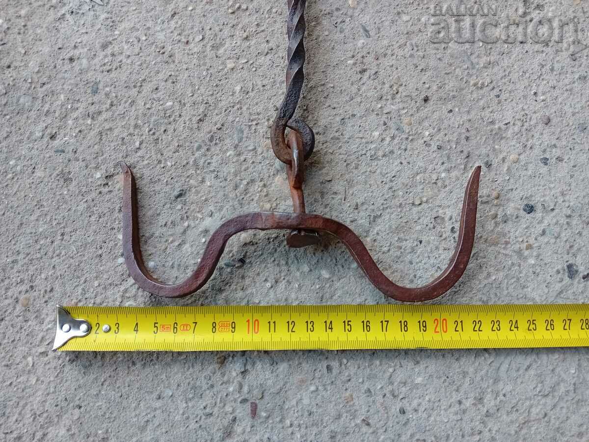 Αντικέ σφυρήλατο χειροποίητο γάντζο με νύχια με τιμή 31.00 BGN | € 15.85 Αντικέ σφυρήλατο χειροποίητο γάντζο με νύχια με τιμή 31.00 BGN | € 15.85