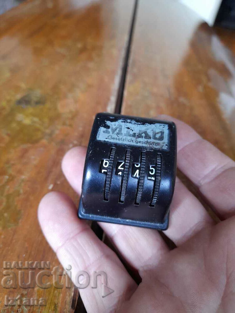 Παλιός πάγκος με τιμή 22.00 BGN | € 11.25 Παλιός πάγκος με τιμή 22.00 BGN | € 11.25