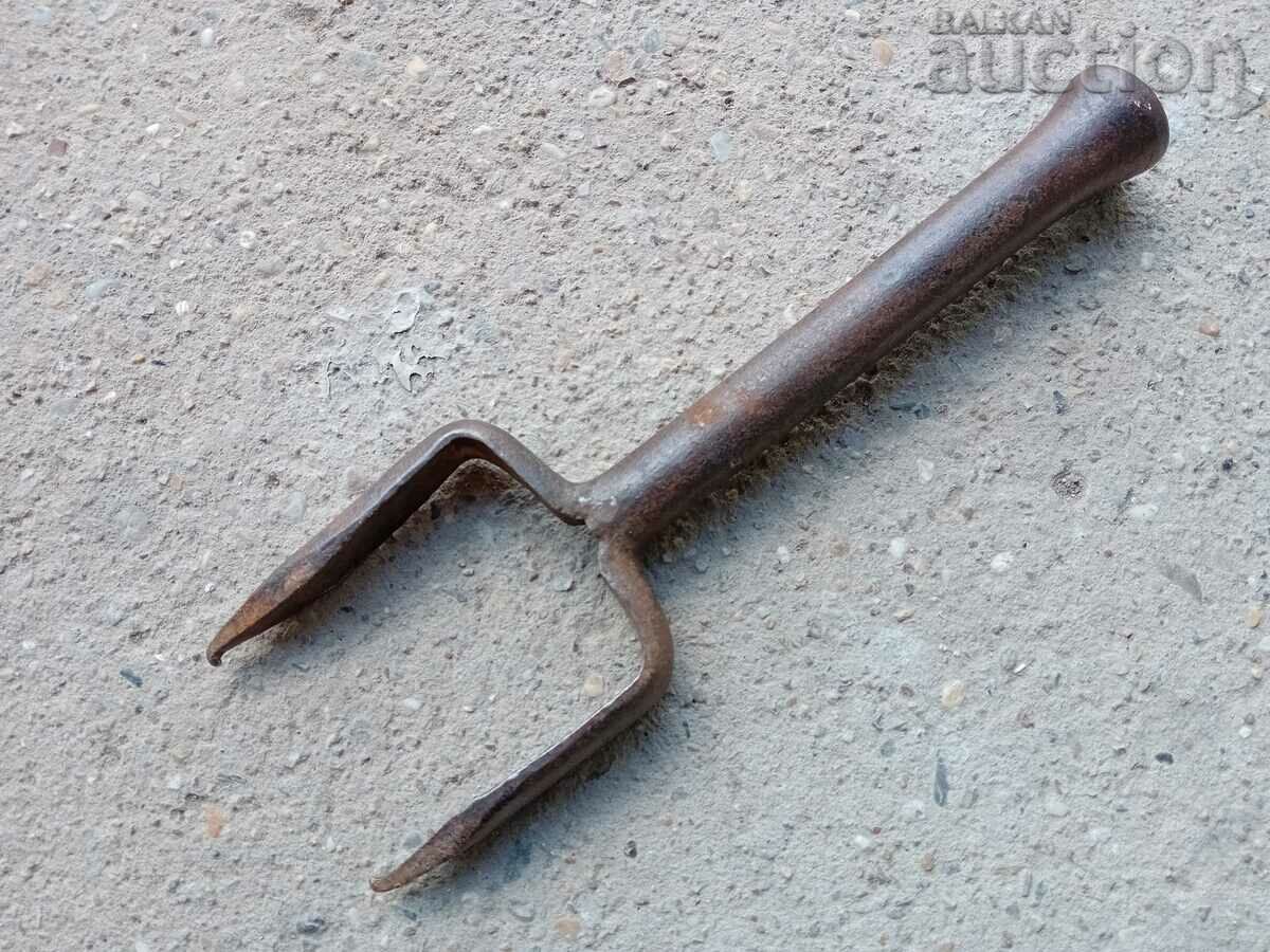 Auction ancient primitive anvil Auction ancient primitive anvil